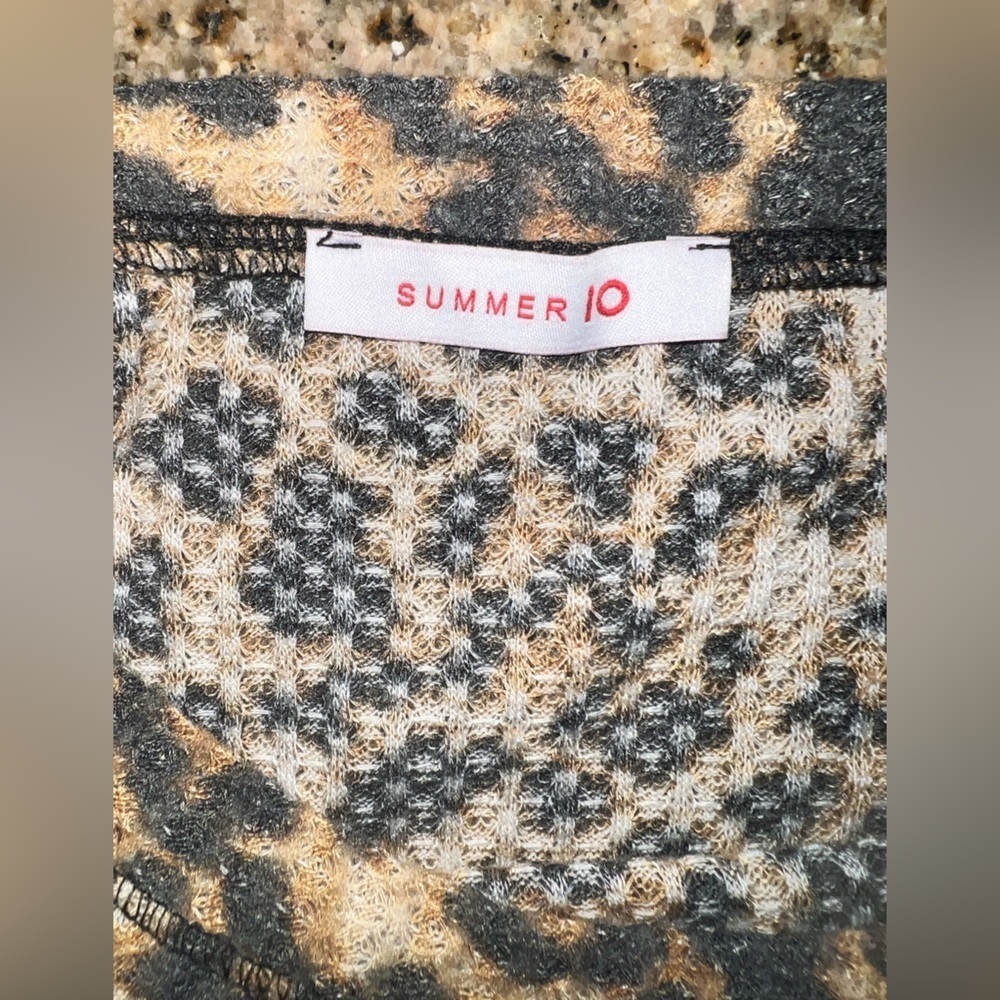 Summer 10 Waffle knit Leopard Print Long Sleeve Top Size Large EUC - Picture 5 of 6